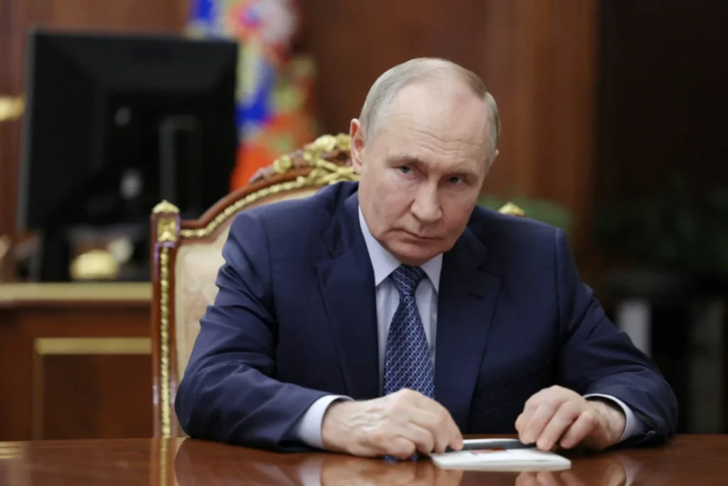  Putin says US plan could be a ‘basis’ for peace but warns of using force if Kyiv doesn’t withdraw