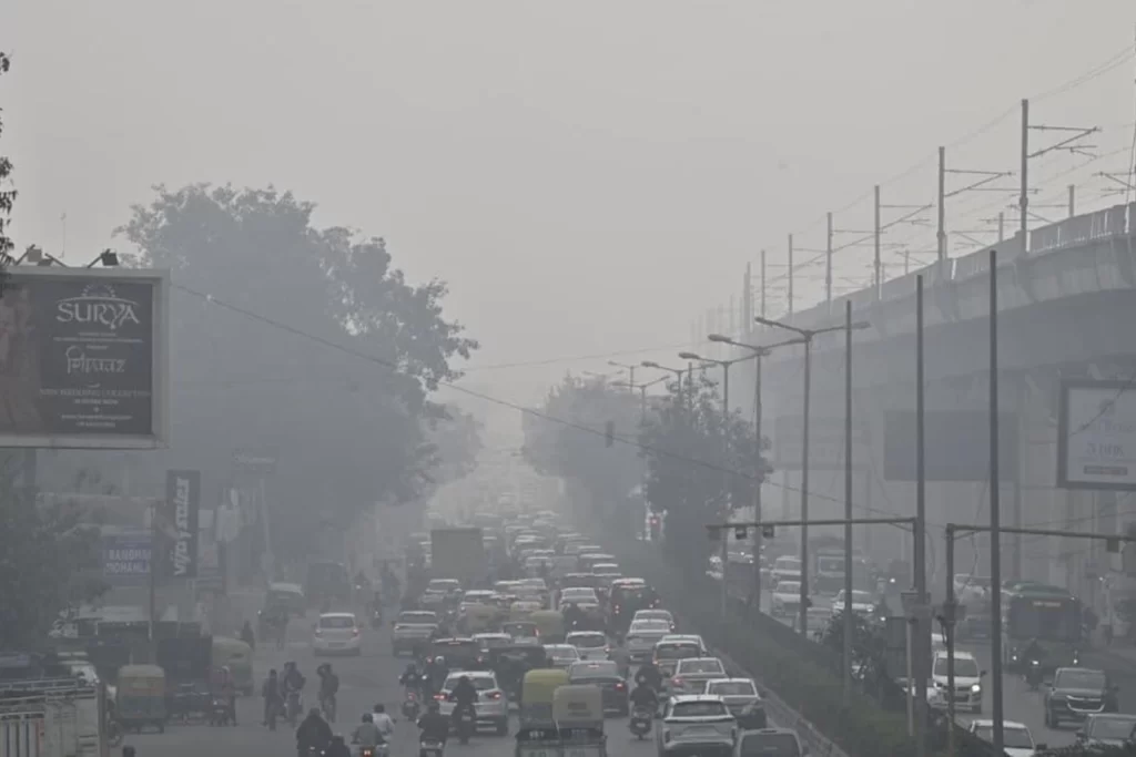 Delhi Air Quality Slips Further as Dense Smog and Fog Envelop the Capital
