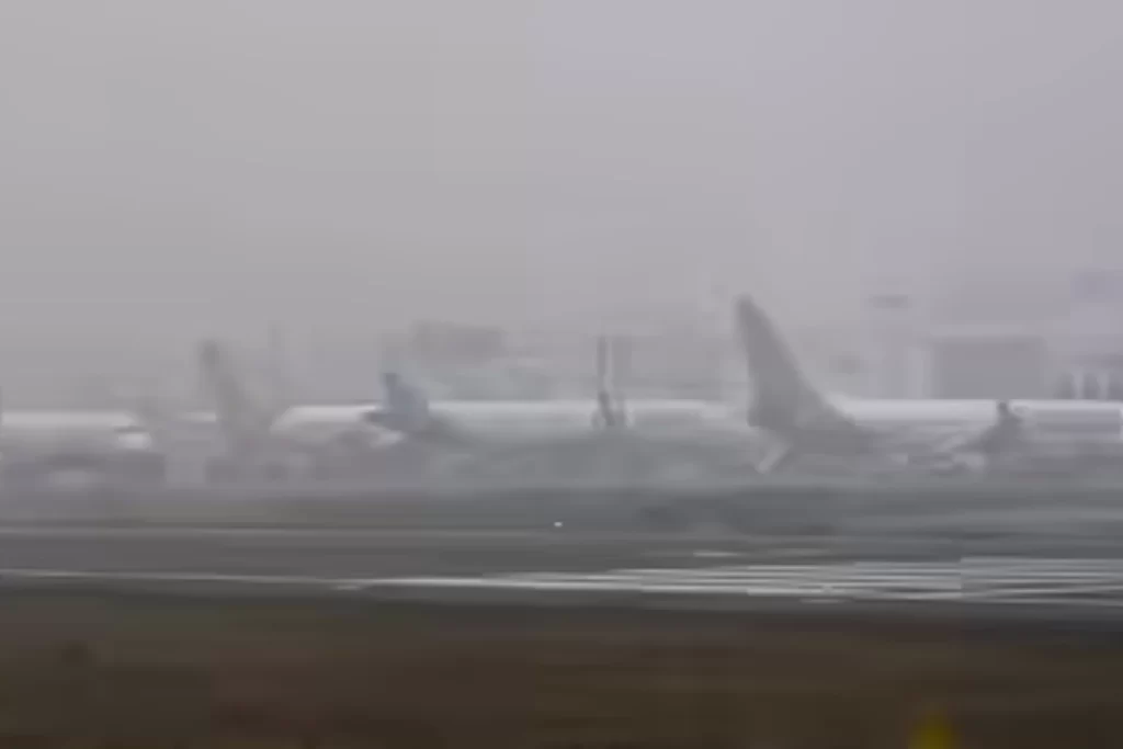 Delhi Grapples with Intense Smog and Low Visibility as Airport Issues Advisory to Air Travellers