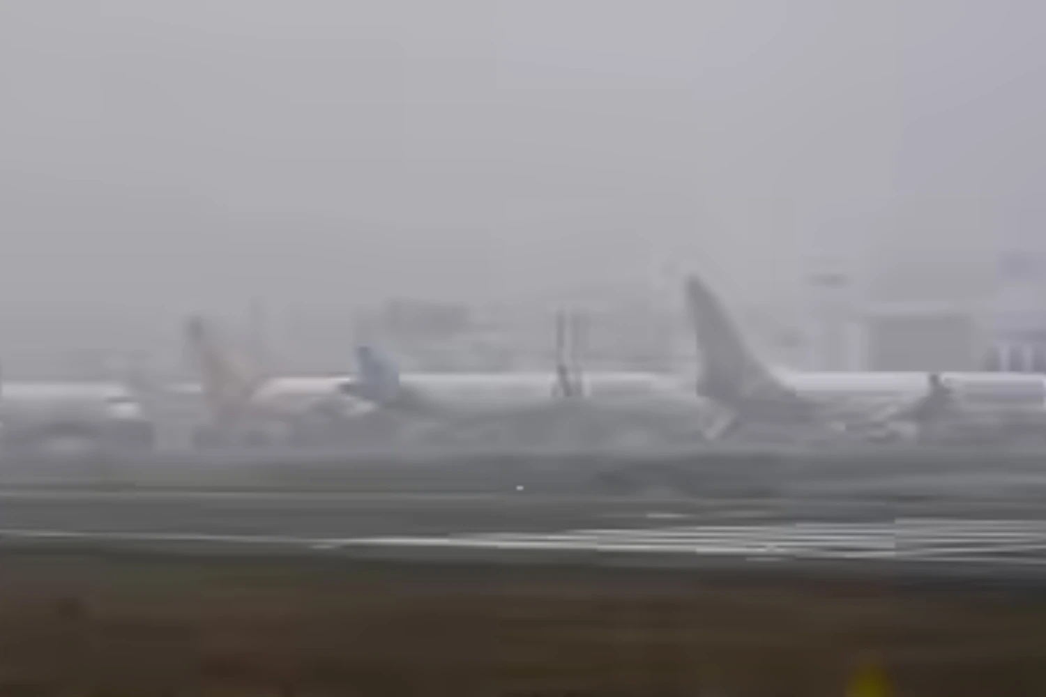 Delhi Grapples with Intense Smog and Low Visibility as Airport Issues Advisory to Air Travellers