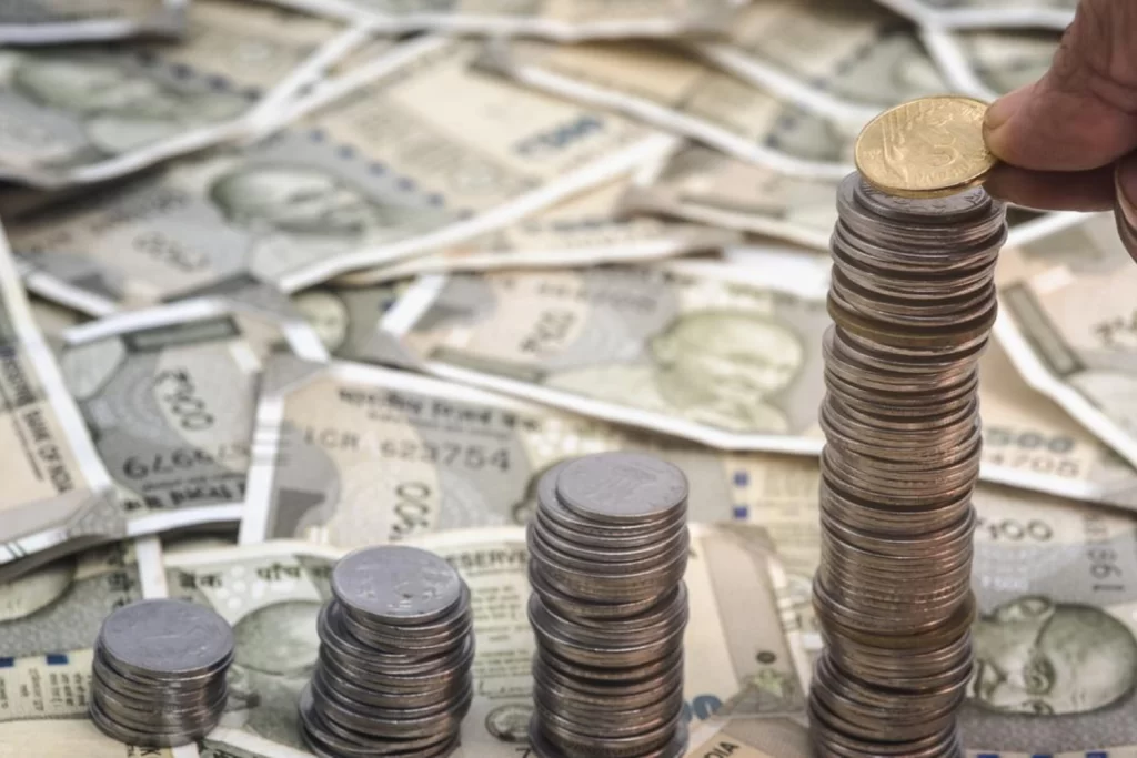 Indian Rupee Strengthens by 12 Paise to Trade at 89.51 Against US Dollar in Early Session