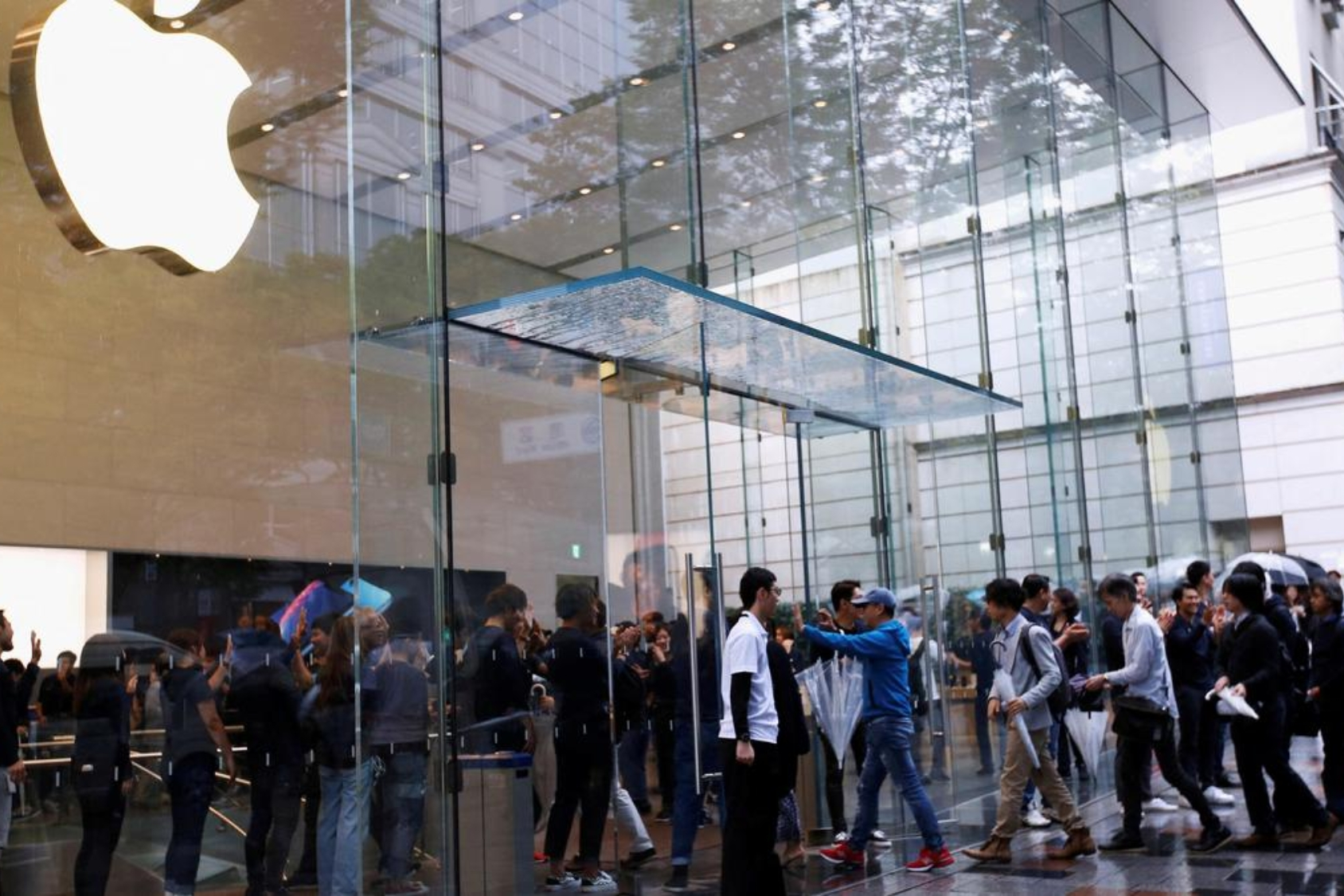 Apple to Transform Siri into Deeply Integrated AI Chatbot to Compete in Generative AI Market