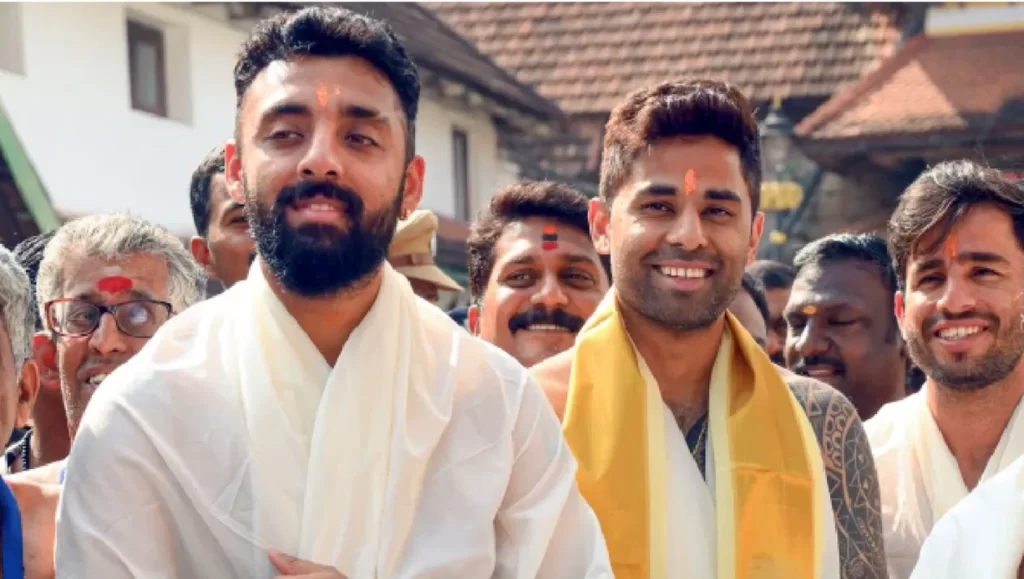 PadmanabhaswamyIndian Cricket Team Offers Prayers at Sree Padmanabhaswamy Temple Ahead of 5th T20I vs New Zealand