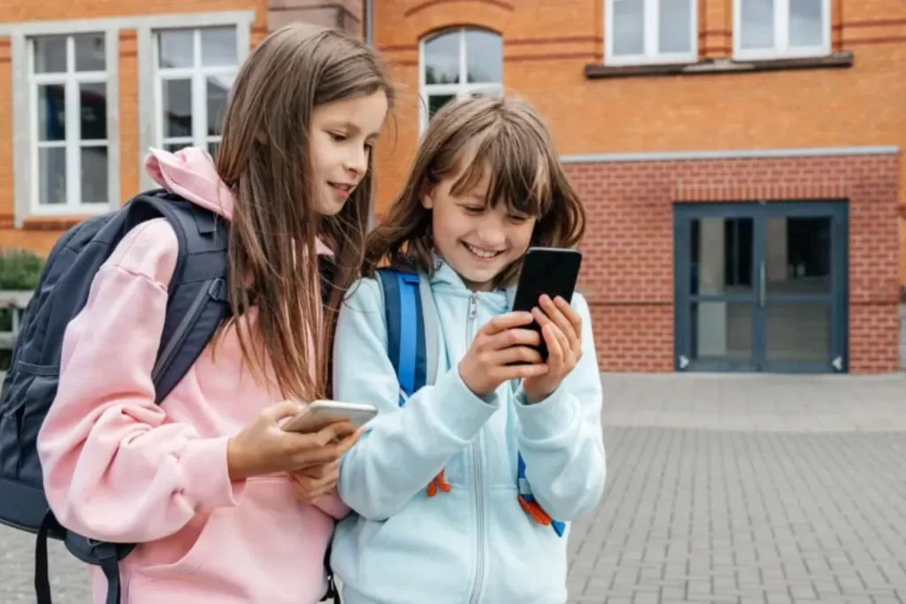 French MPs Back Bill to Ban Social Media for Under-15s in ‘Major Step’ for Child Protection 