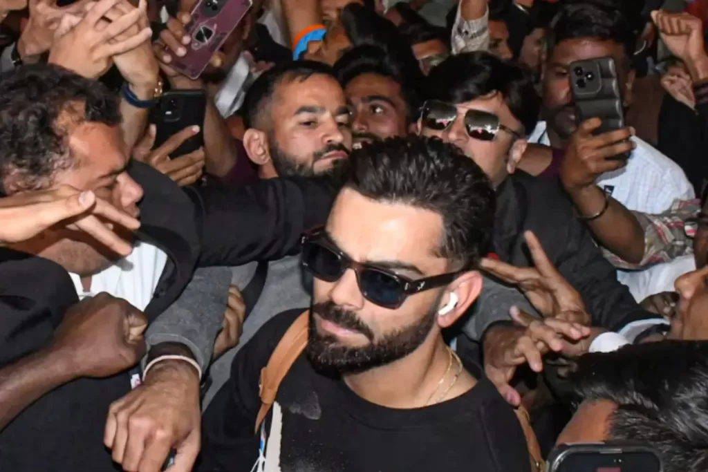 Virat Kohli Lands in Vadodara to a Grand Welcome Ahead of IND vs NZ 1st ODI 